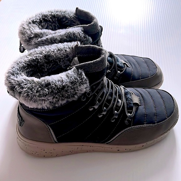 Hey Dude Shoes - HEYDUDE Brandy Boots women’s size 8 New with Box